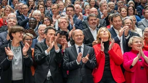 Mützenich bleibt Fraktionsvorsitzender