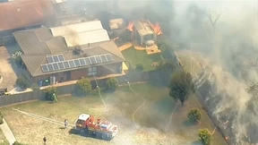 Buschfeuer zerstören Häuser