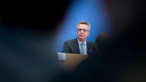 De Maizière rügt Apple und Microsoft