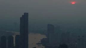 Eine Stadt versinkt im Staub