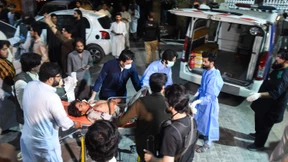 Tote bei Bombenexplosion und Angriff auf Stützpunkt