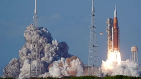 Rakete von Mondmission Artemis II gestartet