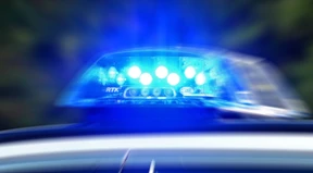 19-Jähriger in Köln in Hauseinfahrt verblutet