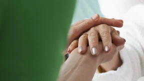 Schlafende Patientin geküsst: Pfleger soll zahlen