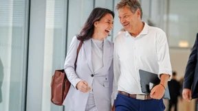 Macht Baerbock Witze?