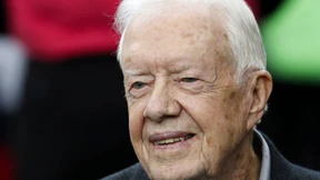 Jimmy Carter fällt beim Sägen in Ohnmacht