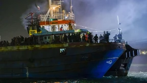 Küstenwache bringt über 1000 Migranten an Land