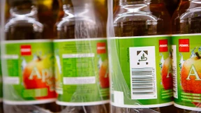 Nur eine von 24 Apfelschorlen im Test ist gut