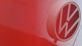 VW einigt sich auf Stellenabbau, Aktie setzt sich an Dax-Spitze