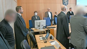 Ein Staatsanwalt in Handschellen