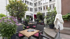 Omelette und Apfelstrudel 