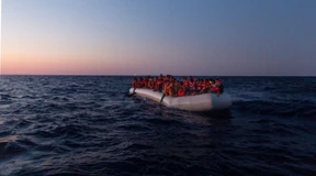 Deutsche Seenotretter nehmen fast 200 Migranten an Bord