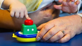 Großeltern sind keine „geeigneten Tagespflegepersonen“