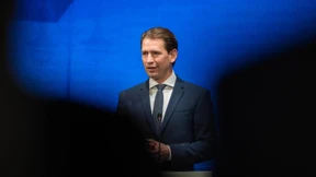 Kanzler Kurz hält trotz Korruptionsvorwürfen an Amt fest