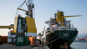 Den Hochseeschiffen geht es an den Schlot