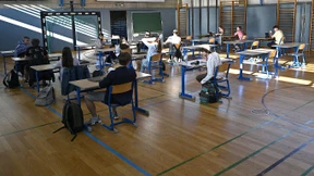 Erste Schüler in Österreich zurück in den Schulen