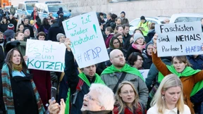 Tausende bei Demonstrationen gegen Kemmerich-Wahl