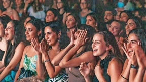 Wie eine Gruppe libanesischer Tänzerinnen Amerika erobert