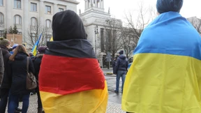 Fassungsloser Blick nach Moskau