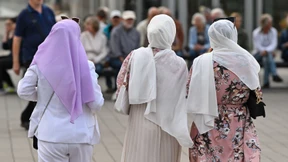 Im Dienst bitte ohne Kopftuch