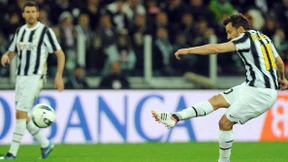 Alter Herr beschenkt seine „Alte Dame“ im 700. Spiel