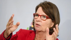 Zu weit , nicht weit genug, ganz nah