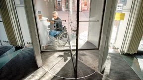 Überall neue Hürden für Behinderte