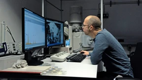 Beamte auf Schatzsuche