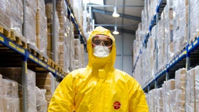 Ebola-Schutzkleidungs-Hersteller macht Sonderschichten