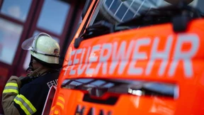 Zug kollidiert mit Auto – zwei Tote