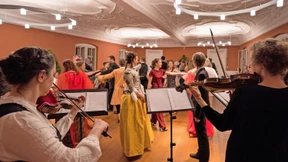 Welttheater aus der Stille betrachtet