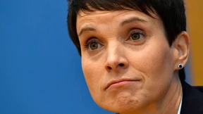 Wahlleiter gibt Gründung der „Blauen Partei“ bekannt