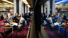 Stau in der Uni-Bibliothek