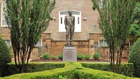 Warum Fulbrights Sockel wackelt