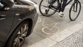 Parken auf dem Radweg soll bis zu 100 Euro kosten