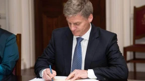 Finanzminister English übernimmt