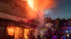 Großfeuer zerstört Markt in Bangladesch