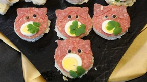 Darf ein Rathaus Mettwurst servieren?