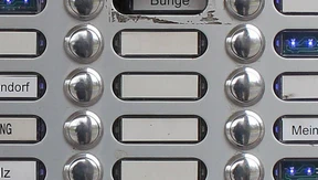 Streit um Pöpels Wohnort