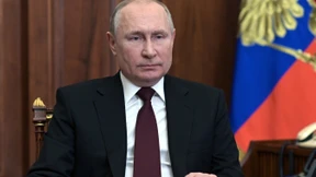 Der Zar gewordene Straßenjunge freut sich diebisch