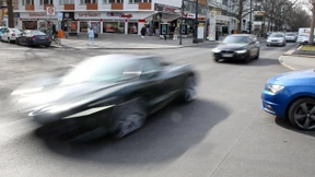 Verfolgungsjagd an Kurfürstendamm endet mit schwerem Unfall