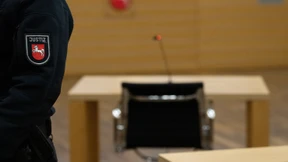 Angeklagter Jugendlicher will vor Gericht zum Mordvorwurf schweigen