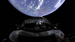 Ein Sportwagen im All