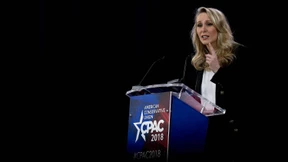 Eine Frau geht ihren rechten Weg