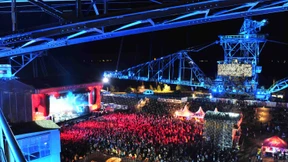 Tanz vor dem Bergbaubagger