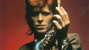 Die schöne schmale Flamme