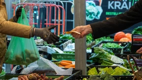 Inflationsrate in Deutschland verharrt bei beinahe 5 Prozent