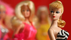 Endlich sind Barbies Füße flach