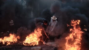 Regierung tritt nach Jugendprotesten zurück