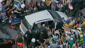 Begrüßt, bejubelt, bedrängt